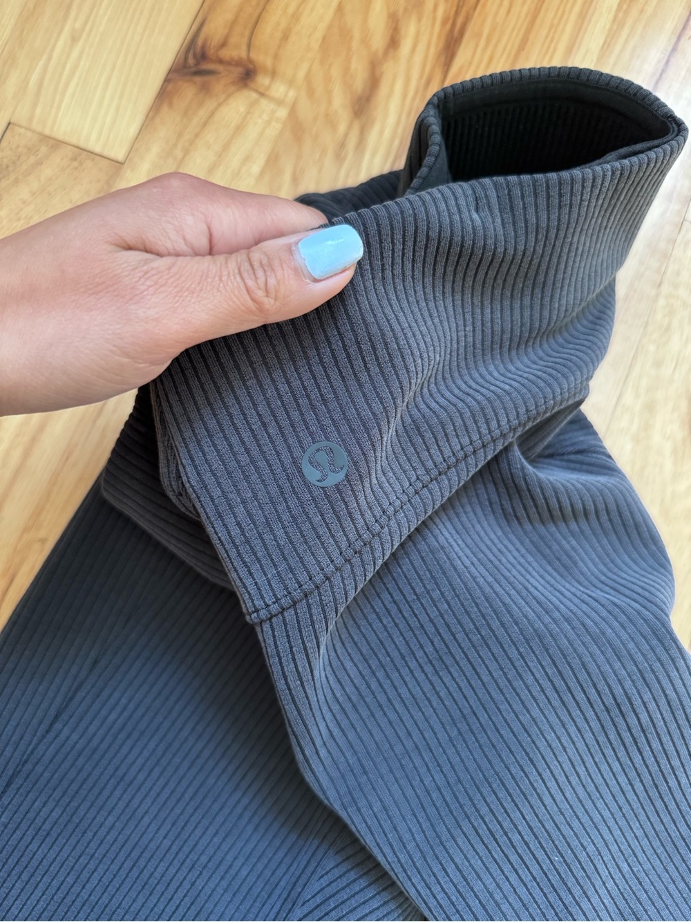 Lululemon Ribbed Softstreme Flared Pants in black size 2 - Picture 7 of 7